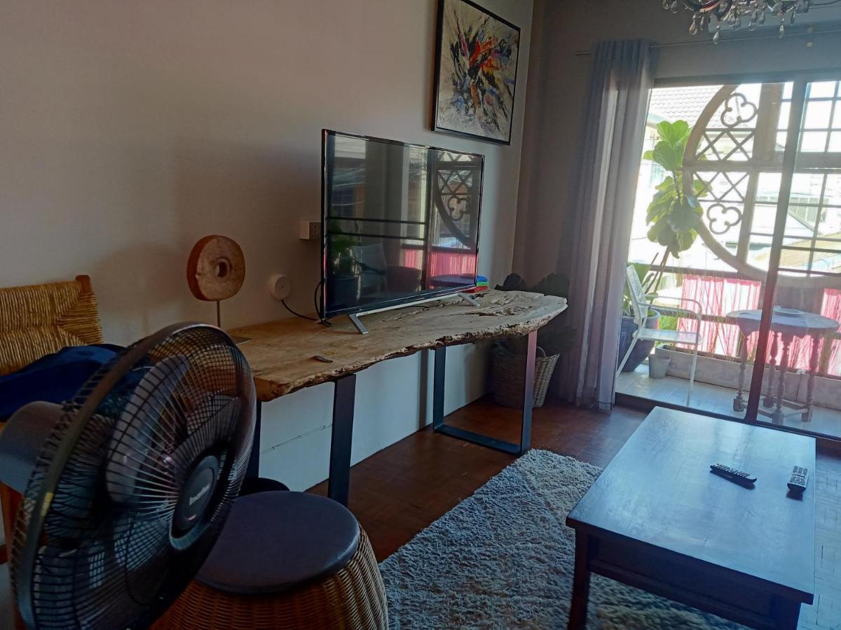 Апартаменты 8Th House @ Center Of Chiangmai Old Town Чиангмай Экстерьер фото